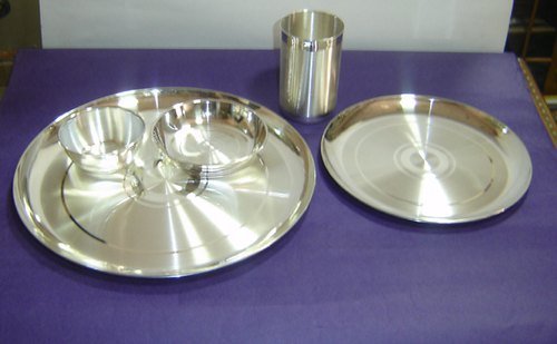 Round Silver Dinner Set, Size : 12 Inch, Pattern : Plain
